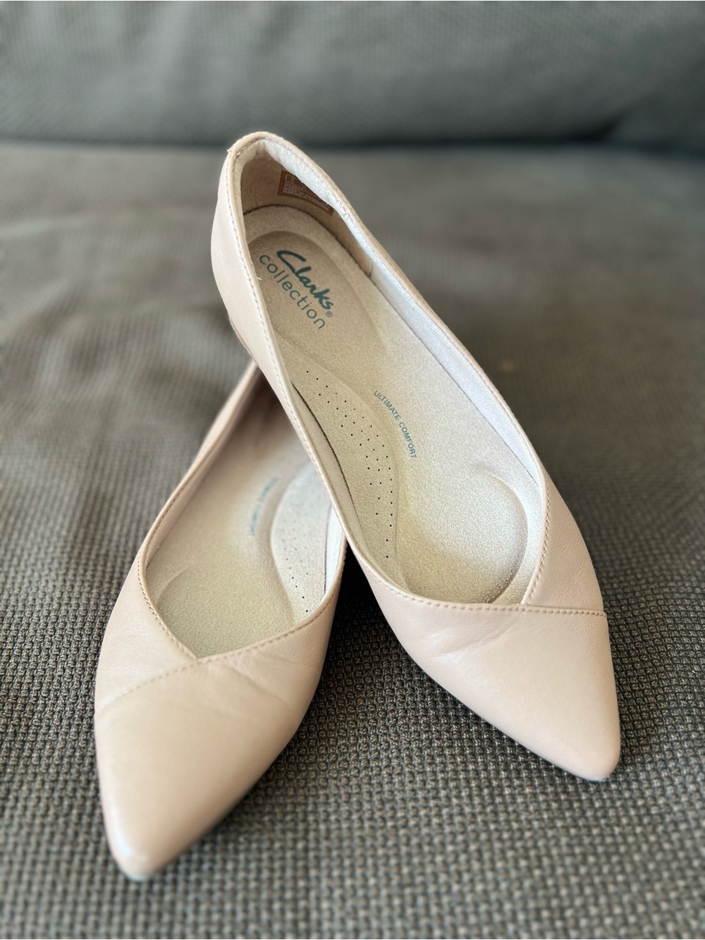 $129 Clarks Women's size 7.5 Tan/Beige Color